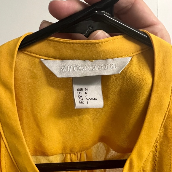H&M Ruffly Yellow Business Casual Top - Picture 3 of 3
